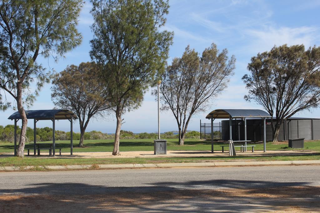 Jurien Beachfront Holiday Units Villa Jurien Bay Bagian luar foto